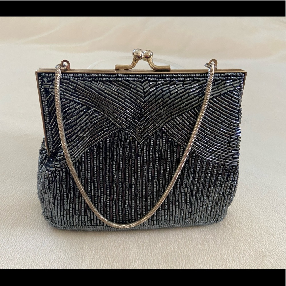 Beaded evening bag in silver gray